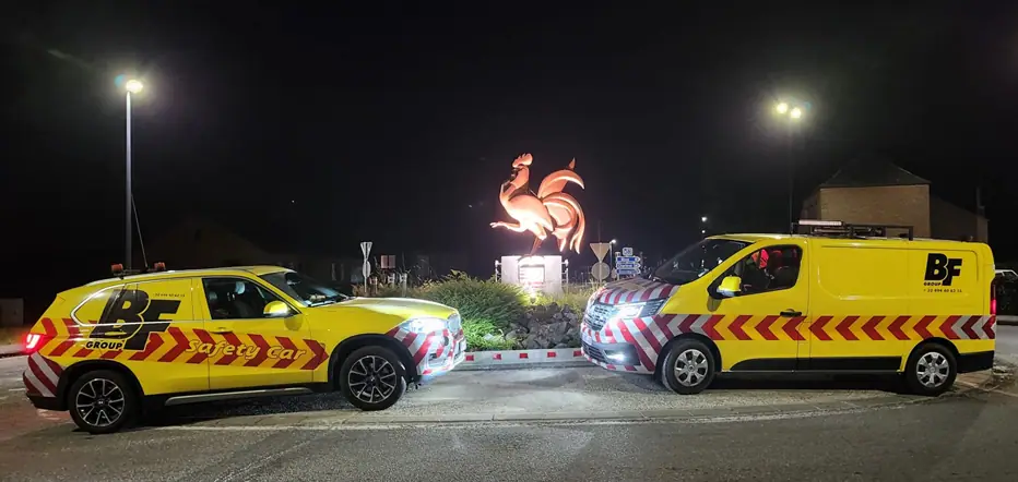 Begeleidingsvoertuigen bij nachtelijke opdracht